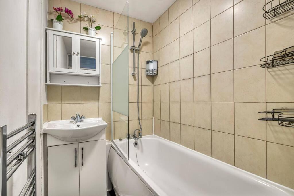 Peaceful 2-Bed South Bank Apartment Londra Exterior foto
